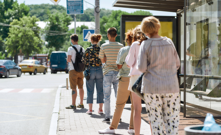 Queue analysis module for public transport stops